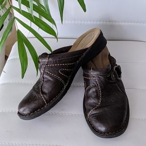 CLARKS LADIE'S SHOES